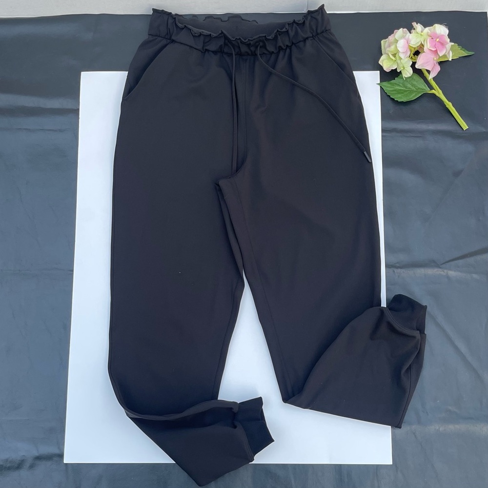 Lululemon Stretch High Rise woman’s Joggers Black Size 6